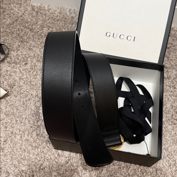 Gucci Black Leather Belt with Gold Double G Buckle - Picture 4 of 5